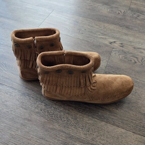 NEW Minnetonka Dusty Brown Double Fringe Side Zip Booties Boots Size 8 - Picture 4 of 13